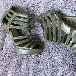 Open-Toed Grey Heel
